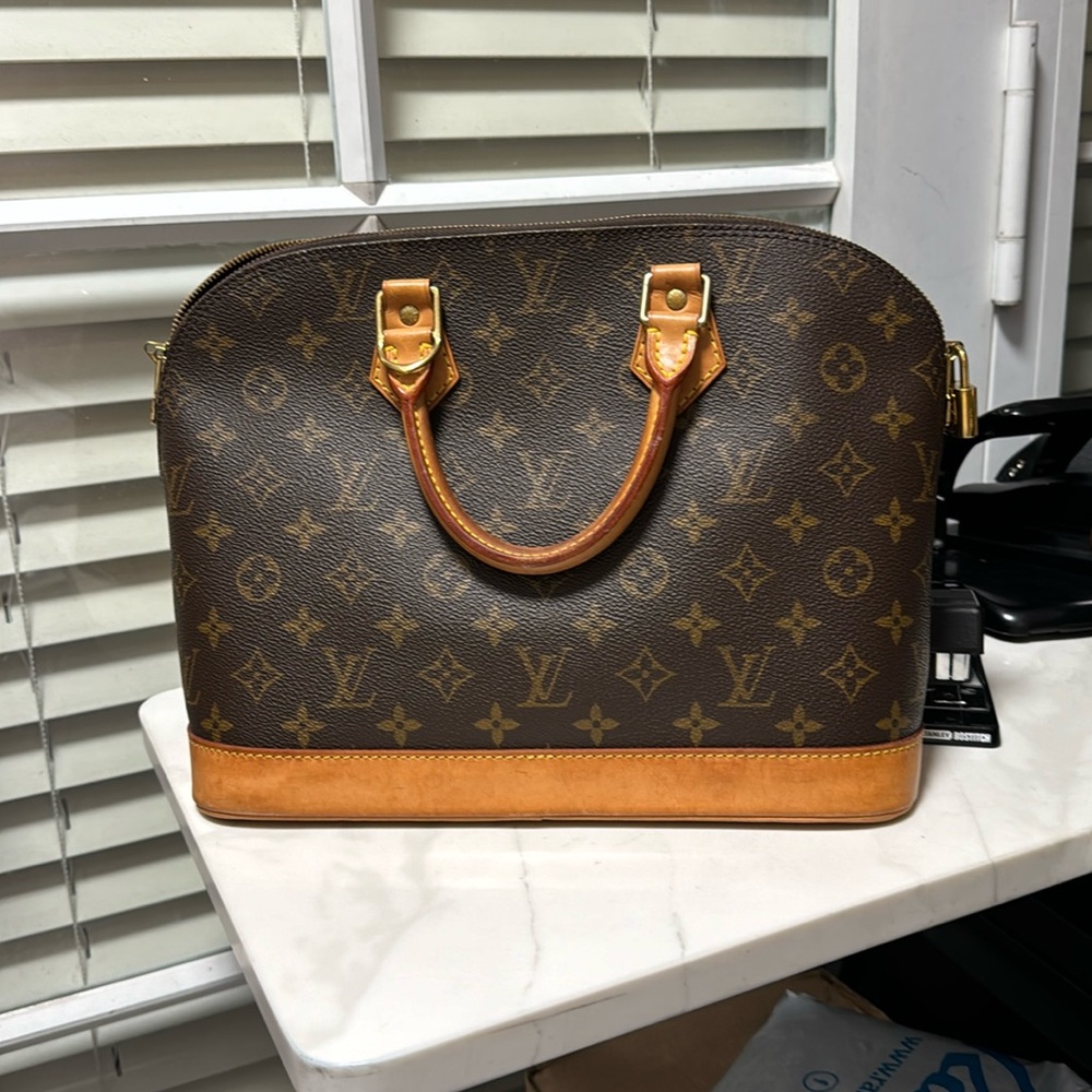Authentic LOUIS VUITTON Monogram Alma PM Handbag